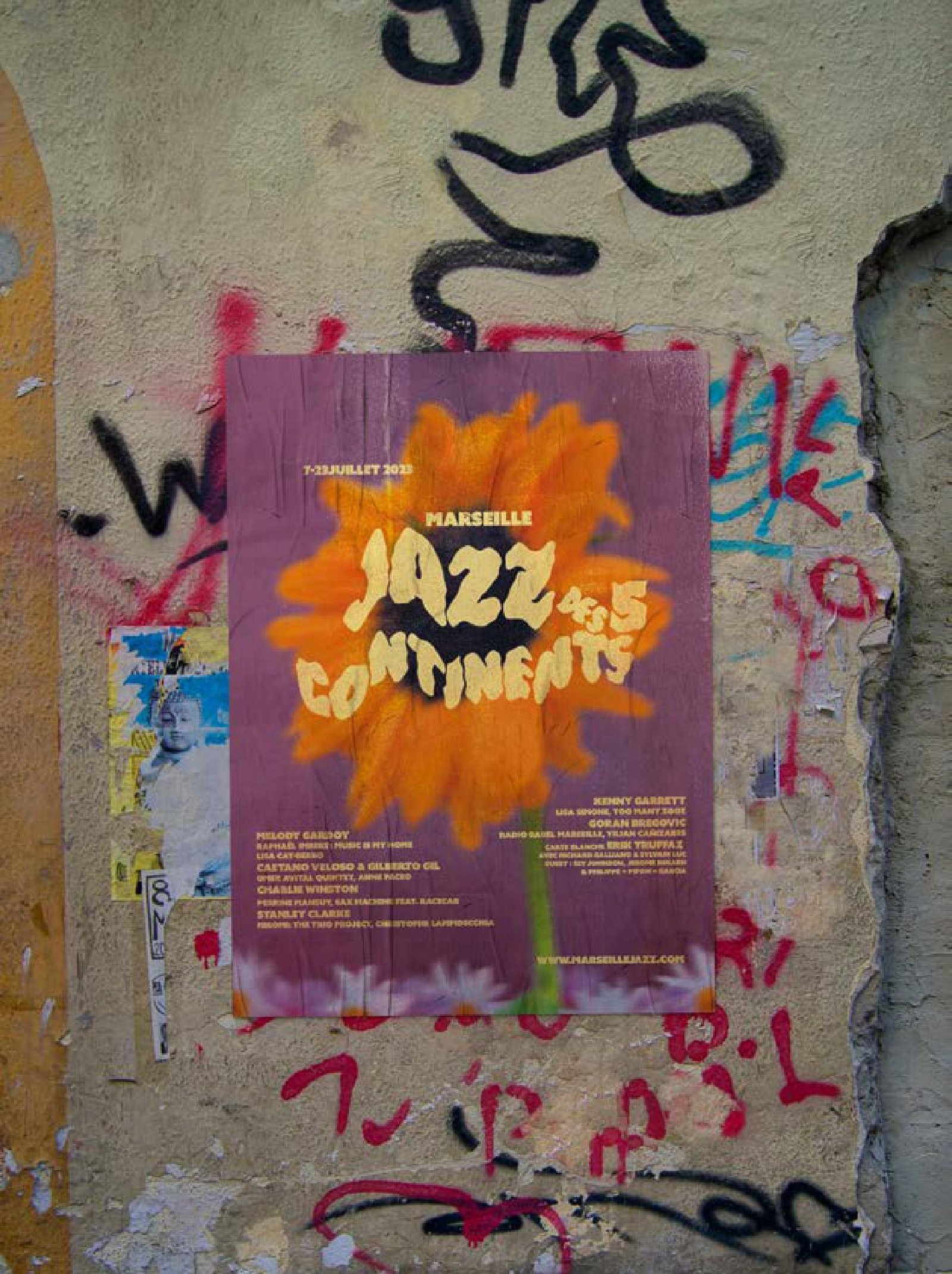 Affiche collée dans la rue, Jazz des Cinq Continents